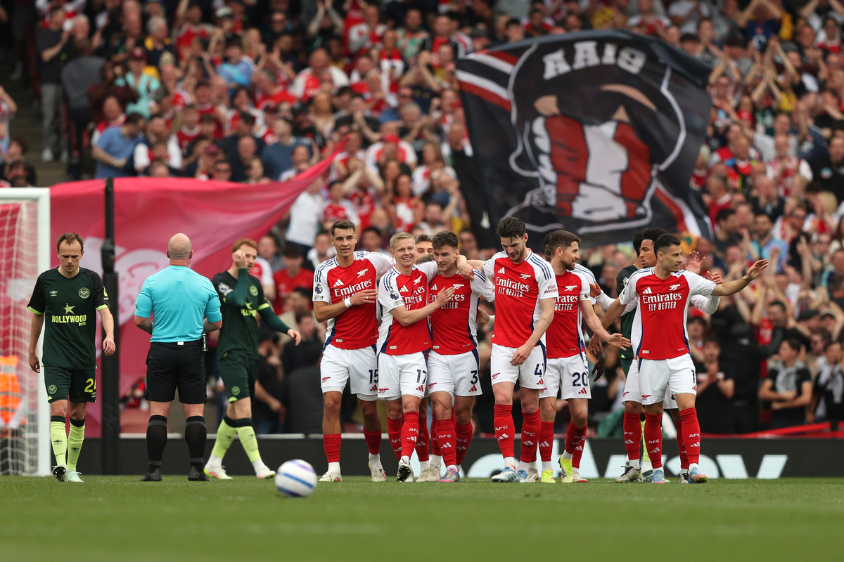 《初音未来：缤纷舞台》新官方粉丝书将于明年1月发售