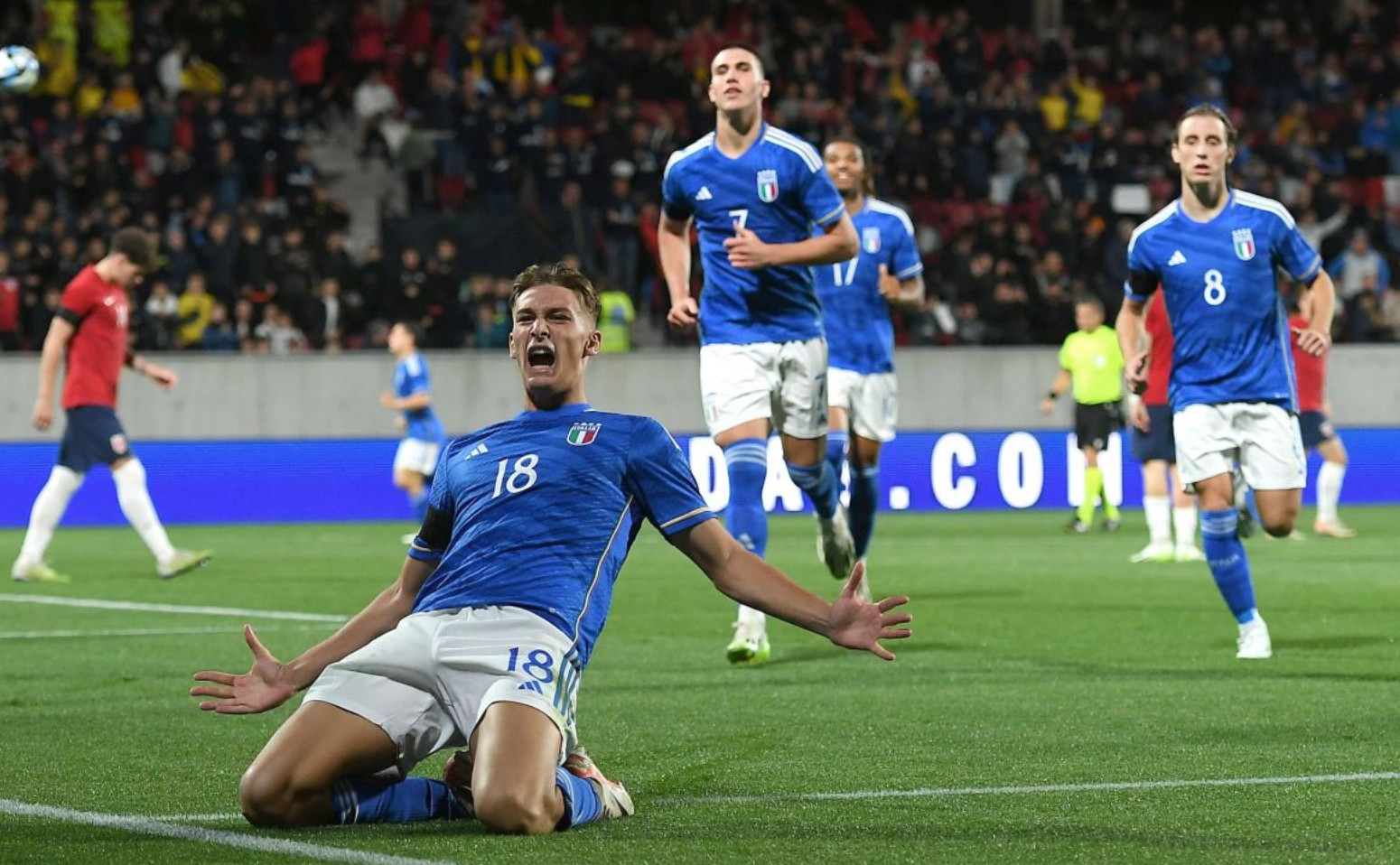 过去5个月只踢5场球，坎塞洛回巴萨是弗里克需要的吗