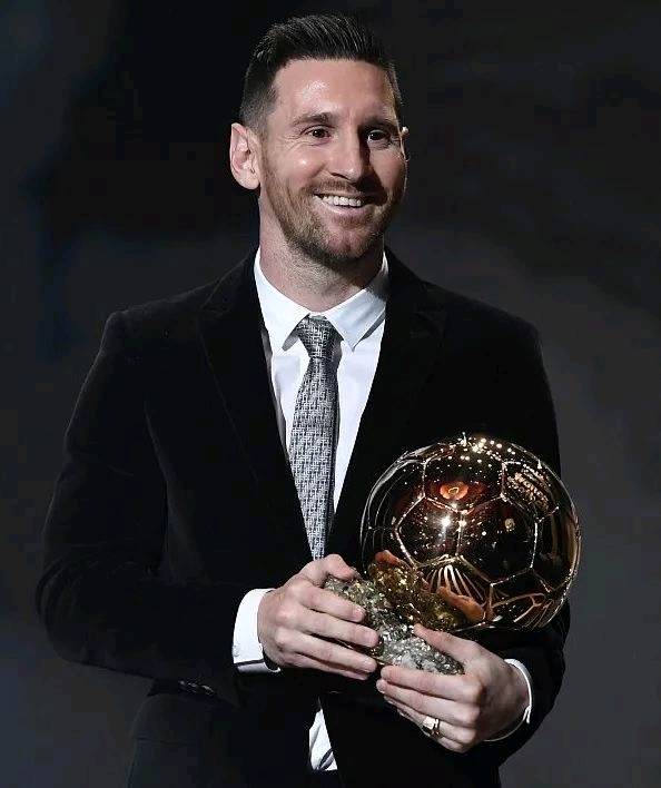 世体：坎塞洛将在周五接受巴萨的体检